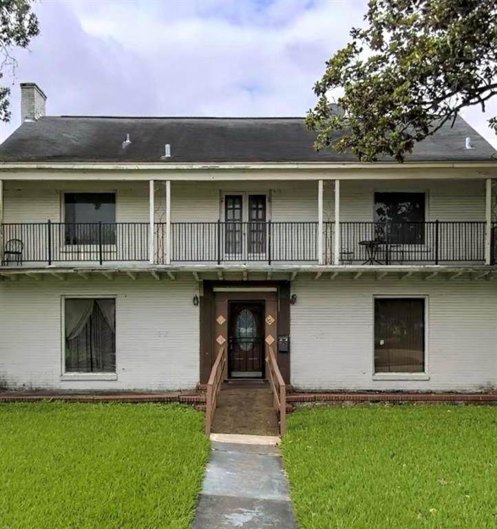 3202 Parkwood Drive - Photo 1