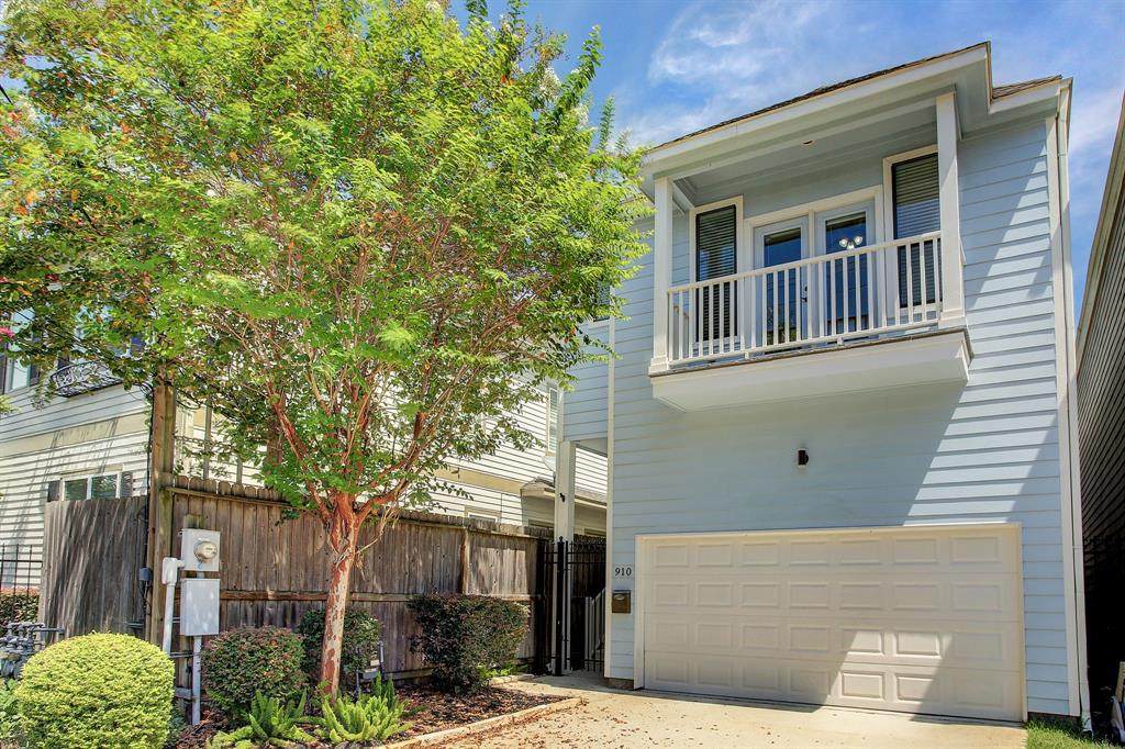 910 Lawrence Street - Photo 1