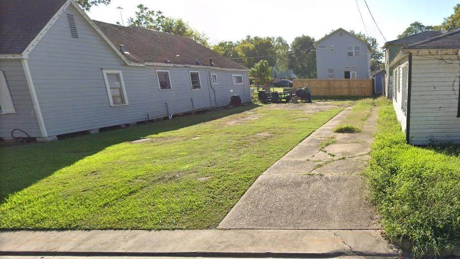 3213 Hinton Boulevard - Photo 1
