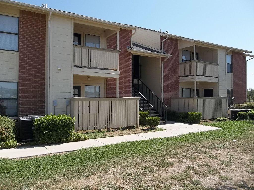 322 Bluffview Drive - Photo 1