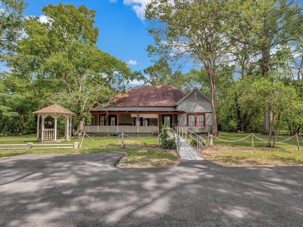 203 Hines Street - Photo 1