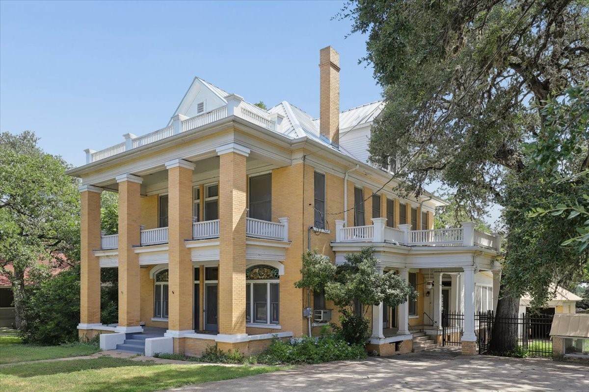504 Main Street - Photo 1