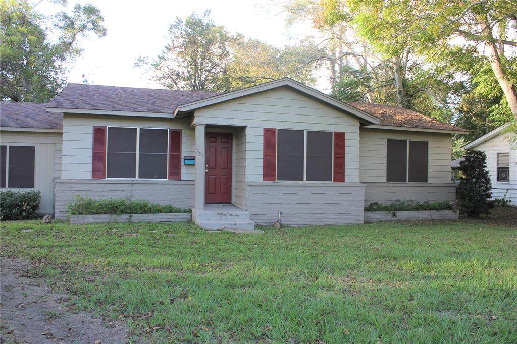301 Avenue B - Photo 1