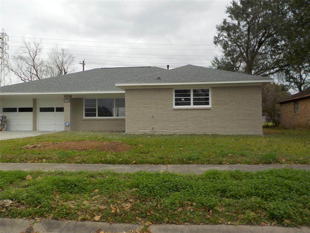 2211 John Street - Photo 1