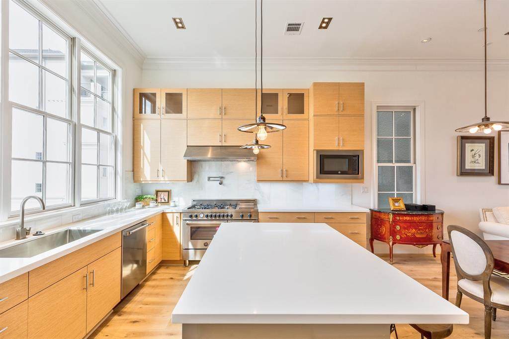 7H North Saint Charles Street - Photo 1