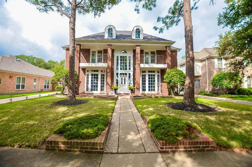 814 Lakeshore Drive - Photo 1