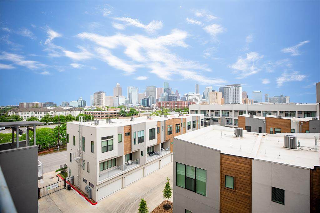 2401 Crawford Street - Photo 1