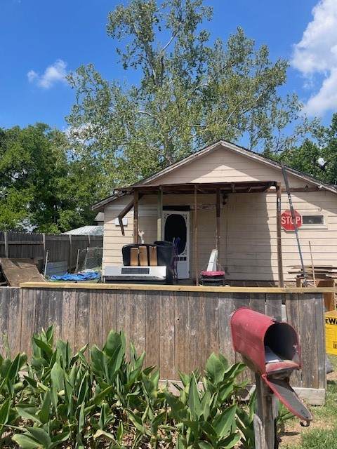 611 7th Street - Photo 1