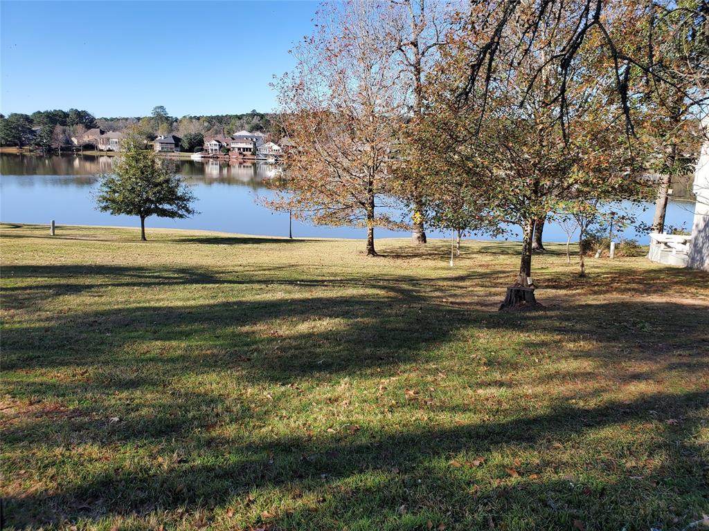 19 Lake View Manor - Photo 1