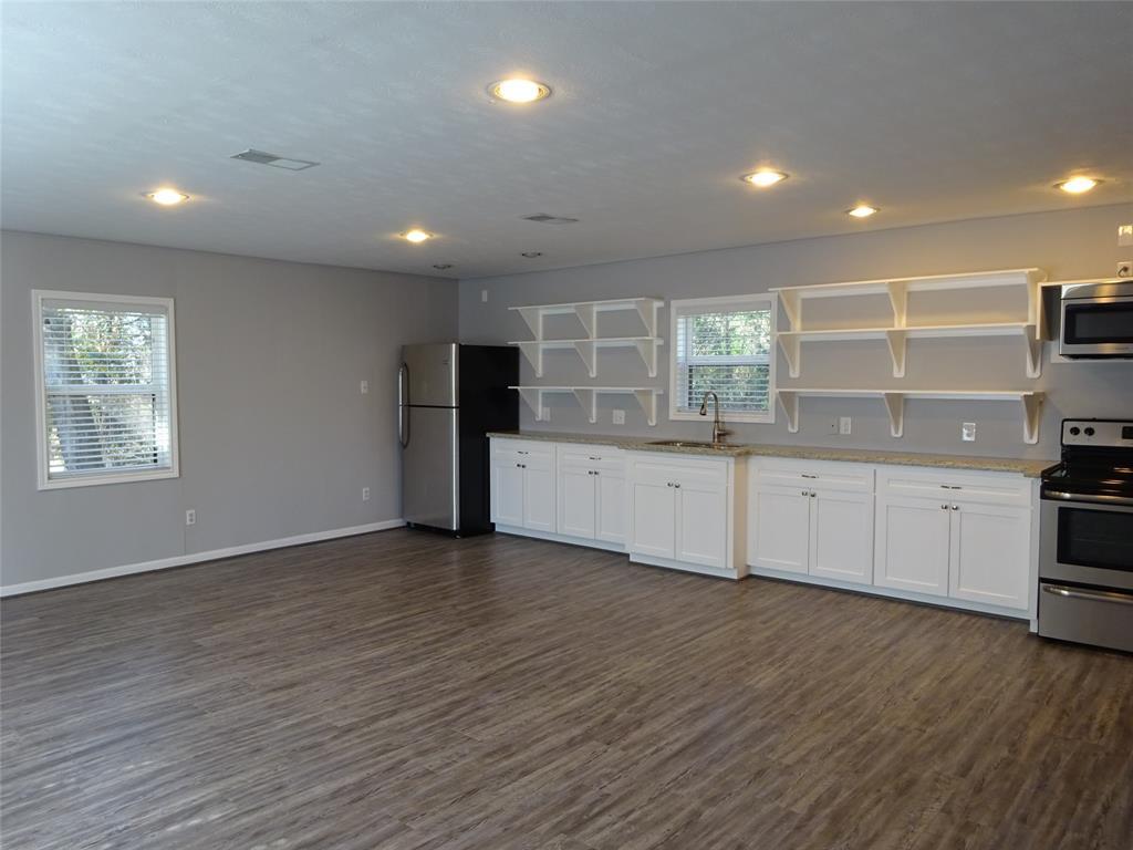 414 Oakhill Drive - Photo 1