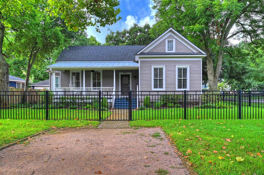 220 9th Street - Photo 1