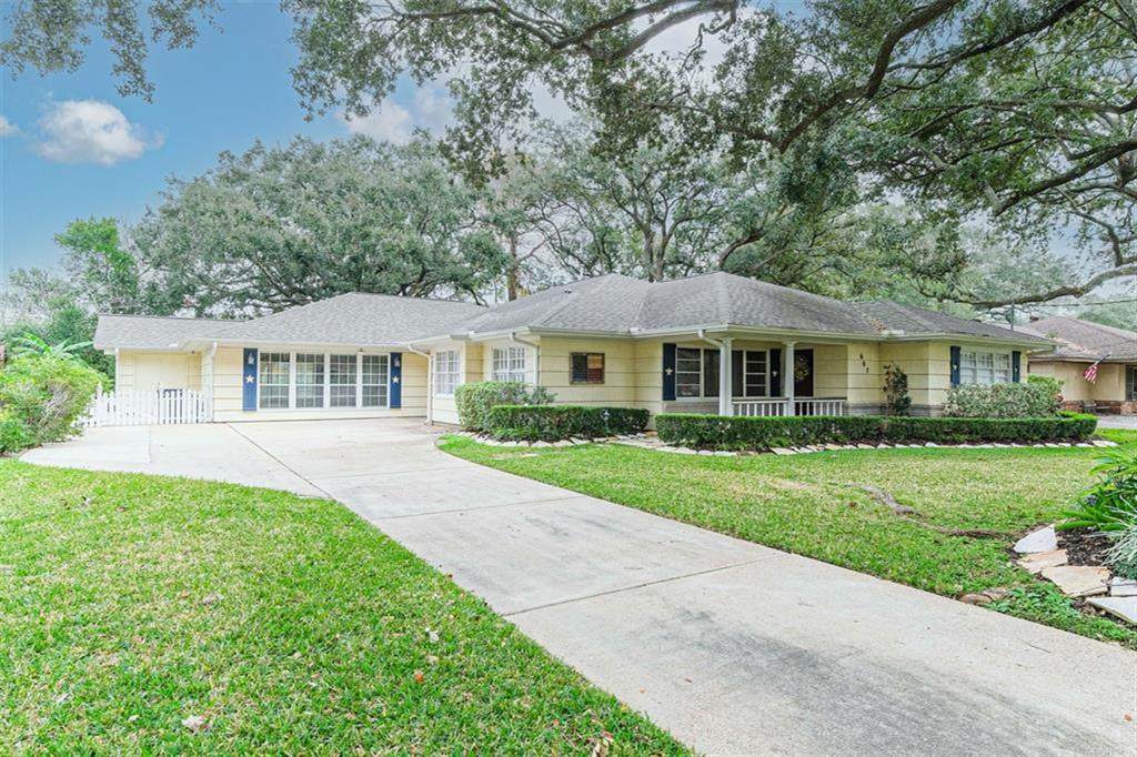 607 Venice Street - Photo 1