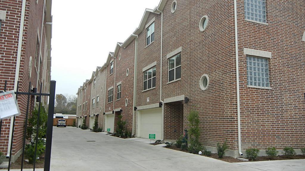 8753 Bryam - Photo 1