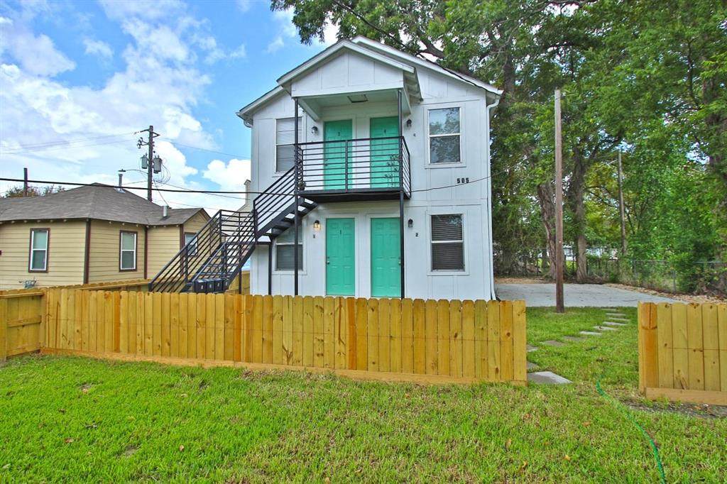 505 32nd Street - Photo 1