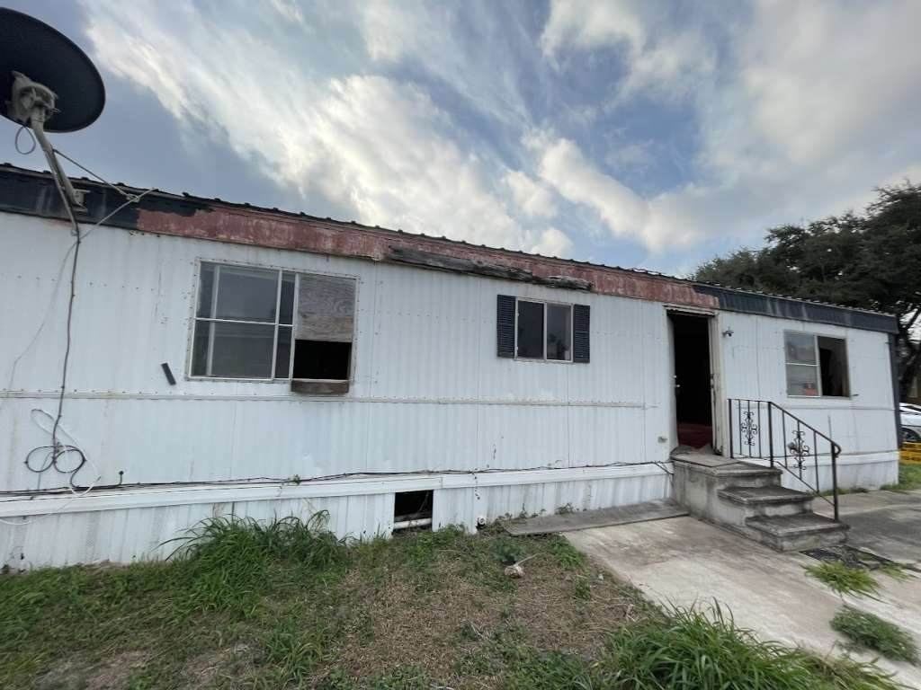 84 Lampshire Avenue - Photo 1