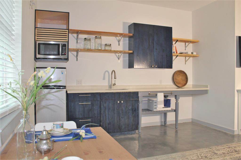 802 University Avenue - Photo 1