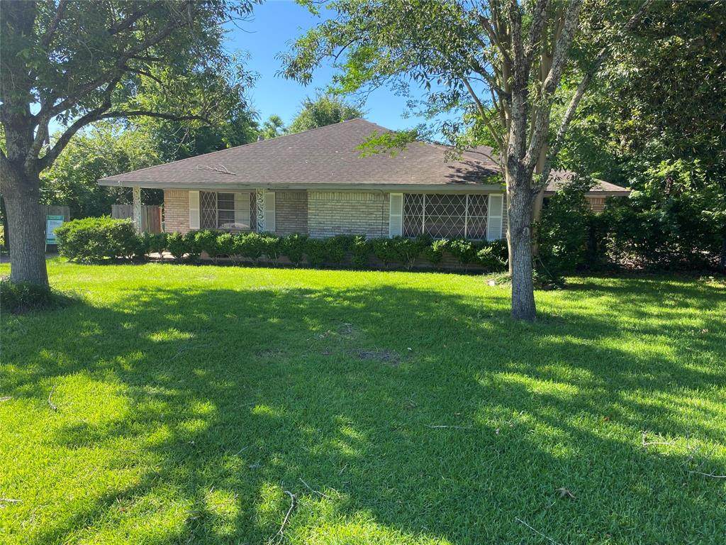 206 Powell Street - Photo 1