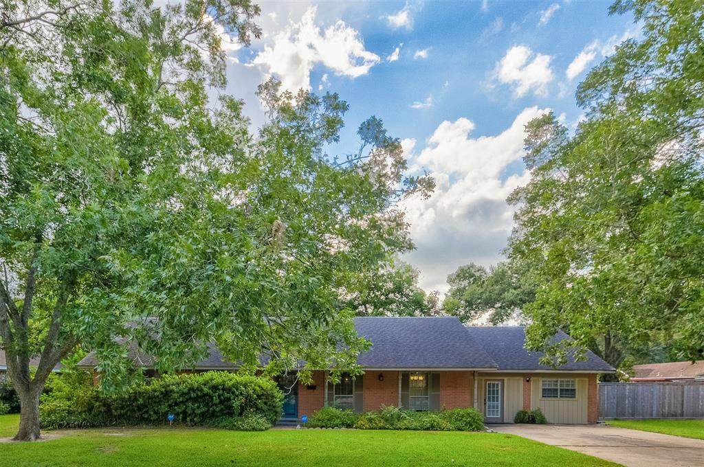 1610 Lee Street - Photo 1