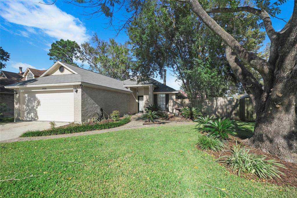 19226 Twin Buttes Drive - Photo 1