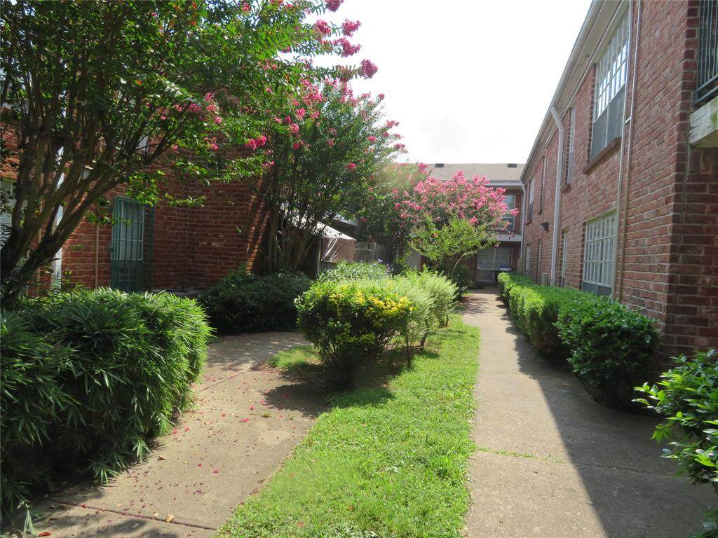 9201 Clarewood Drive - Photo 1
