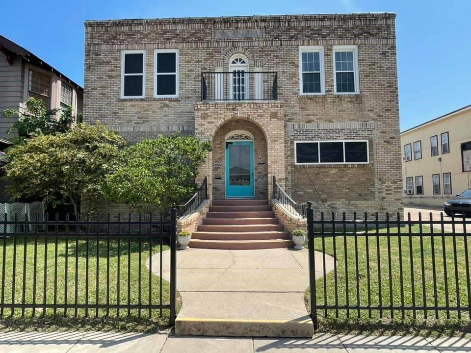 717 Broadway Street - Photo 1