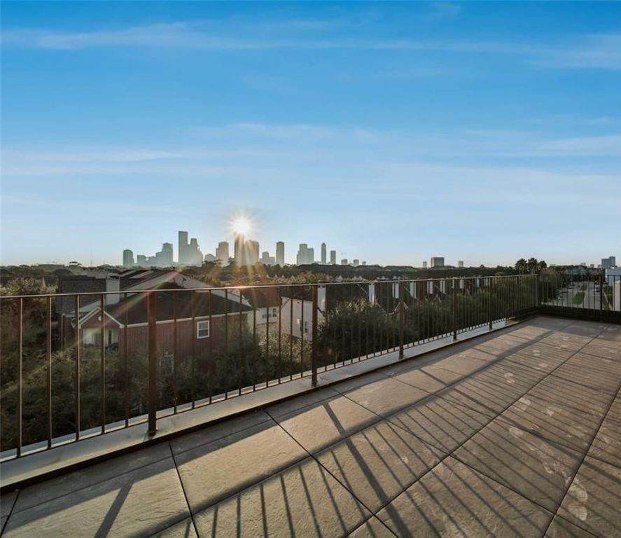 615 Memorial Heights Drive - Photo 1