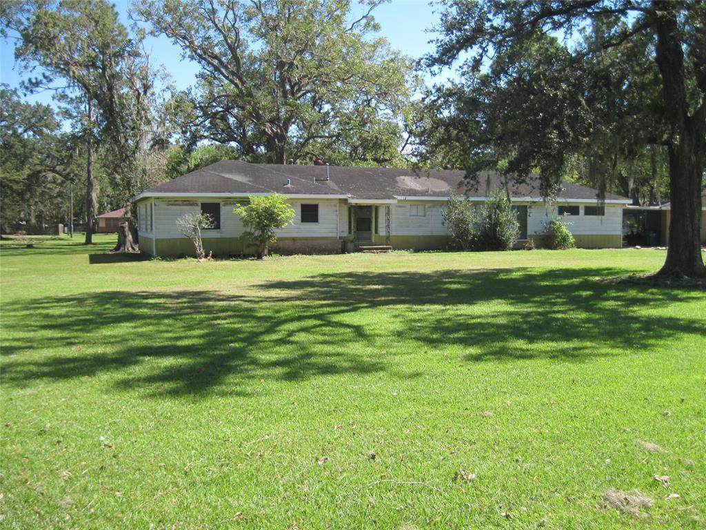 908 2nd Street - Photo 1