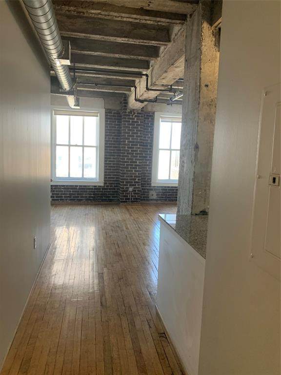 909 Texas Avenue - Photo 1