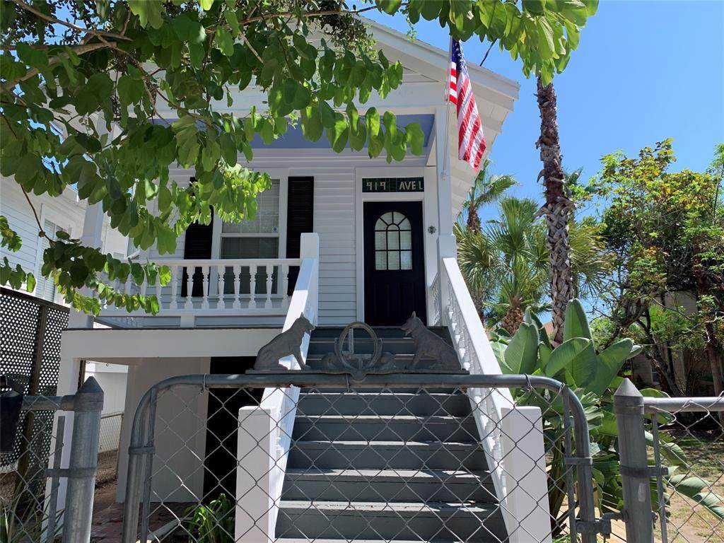 919 Avenue L - Photo 1