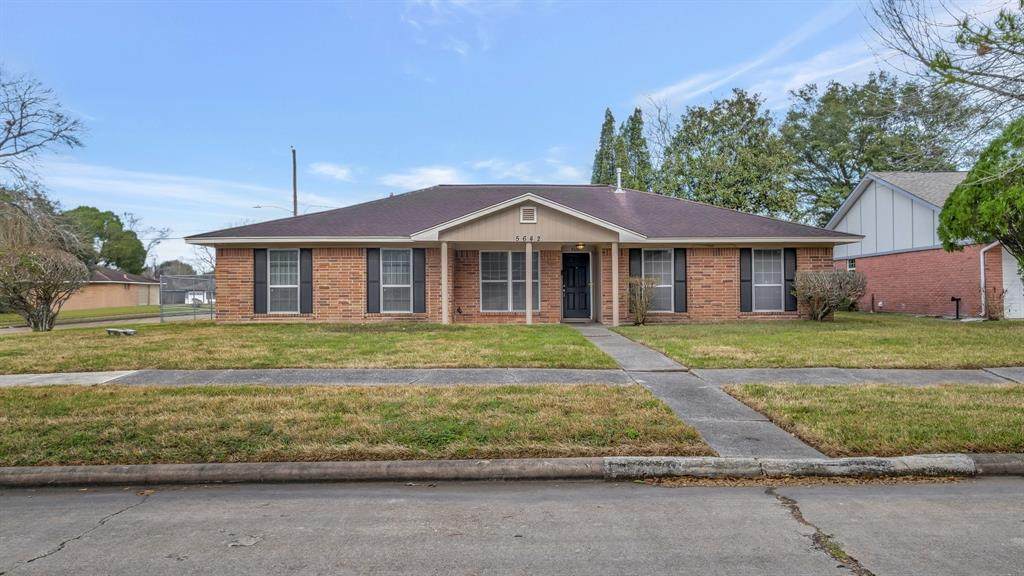 5642 Newquay Street - Photo 1