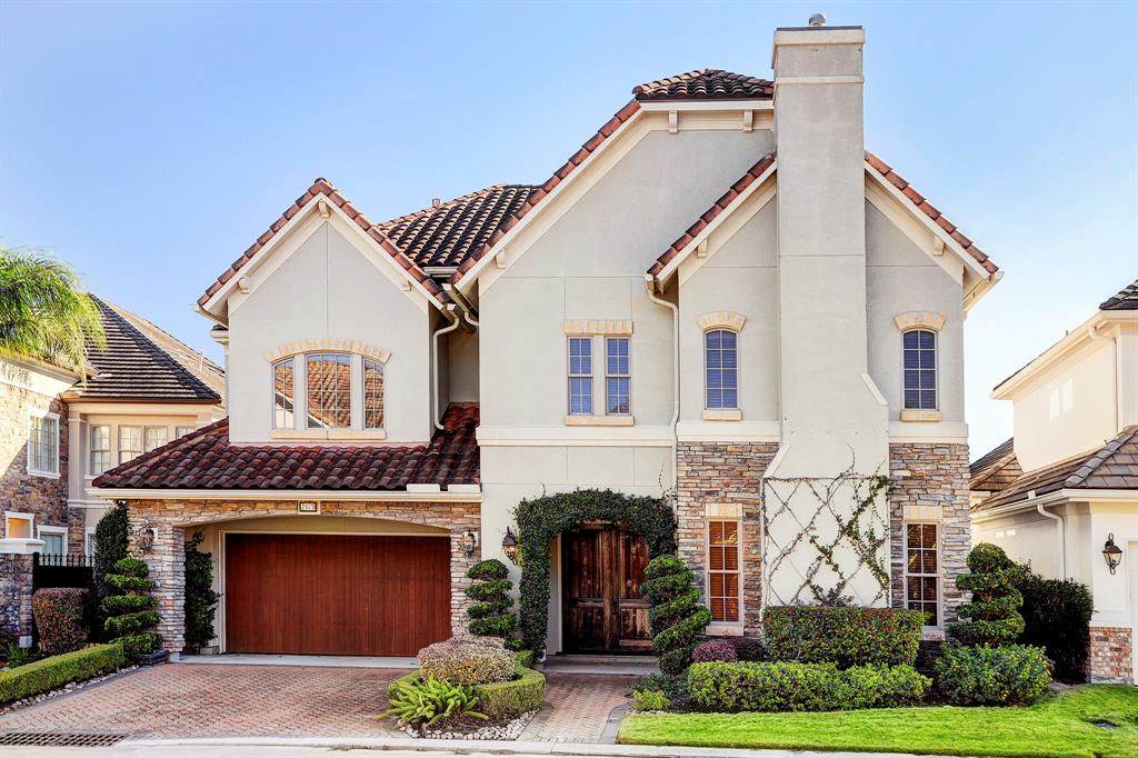 2823 Stuart Manor - Photo 1