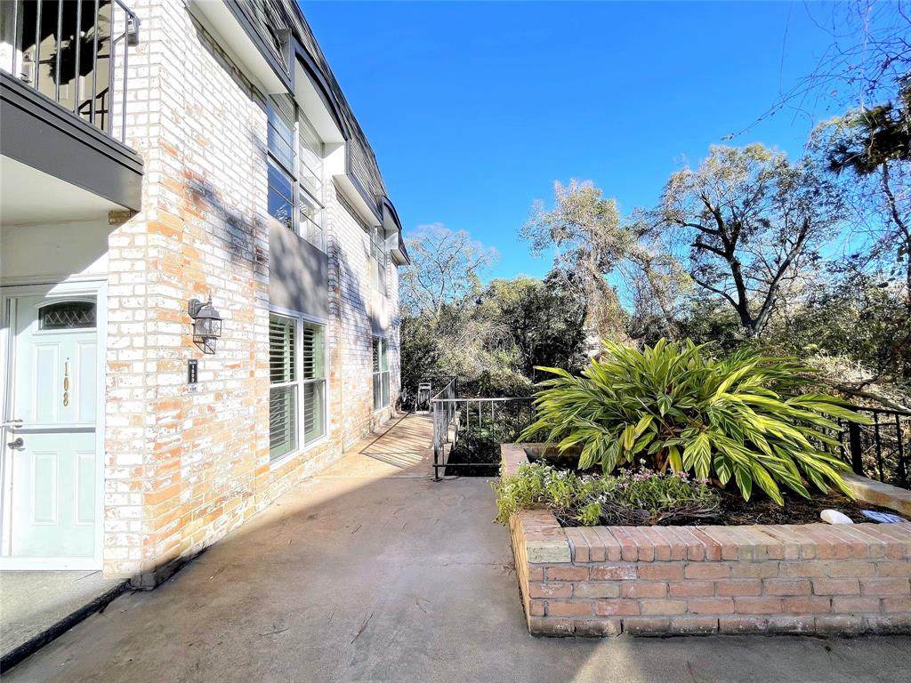 1800 Stoney Brook Drive - Photo 1