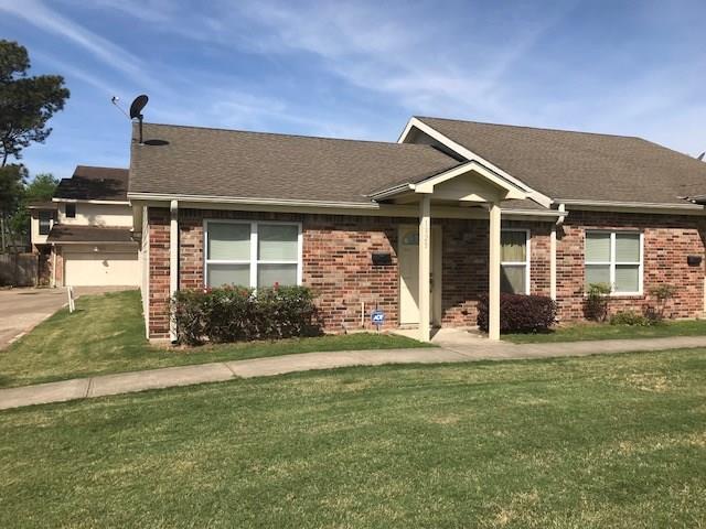 1325 Queens Road - Photo 1
