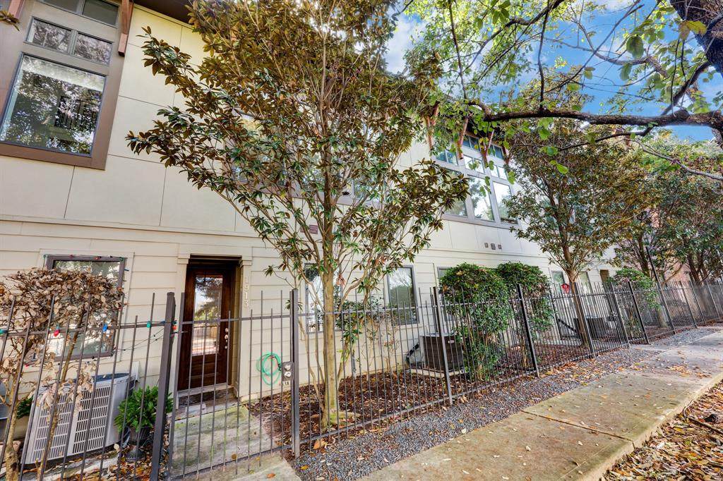 1913 Summer Street - Photo 1