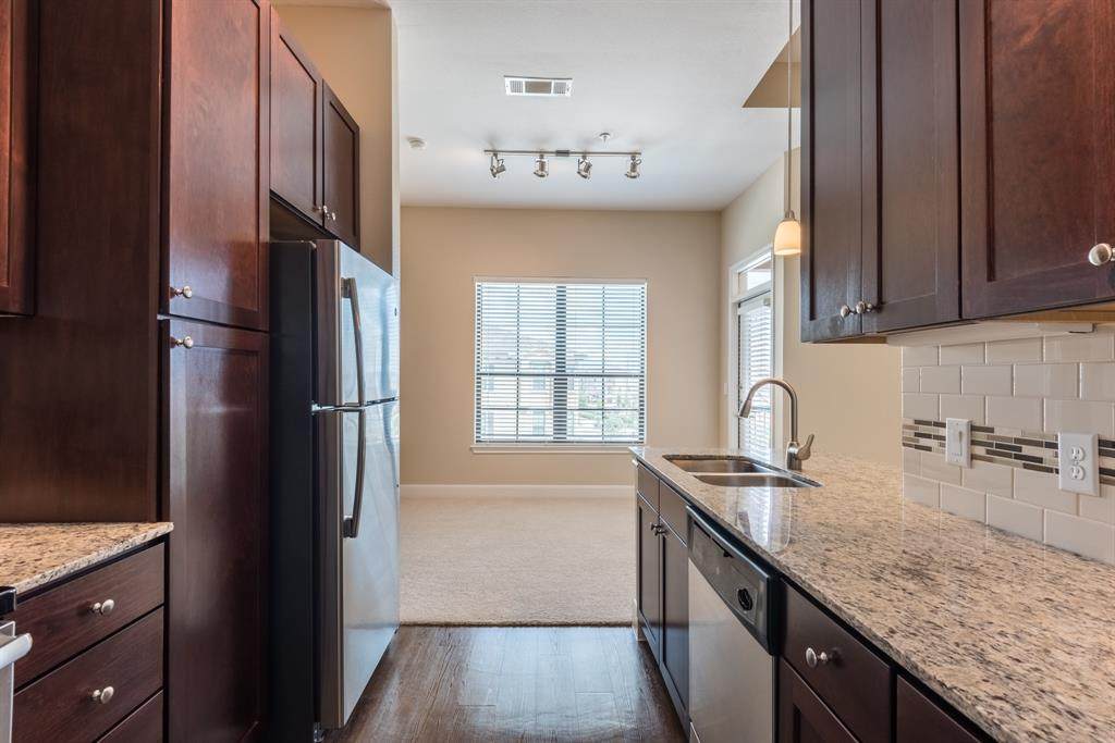 18545 University Boulevard - Photo 1