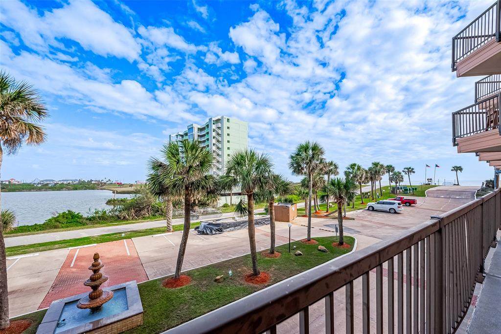 9520 Seawall Blvd - Photo 1