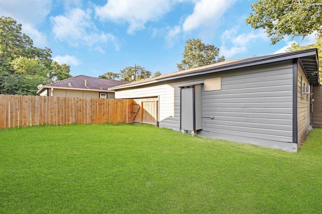 603 Booker - Photo 1