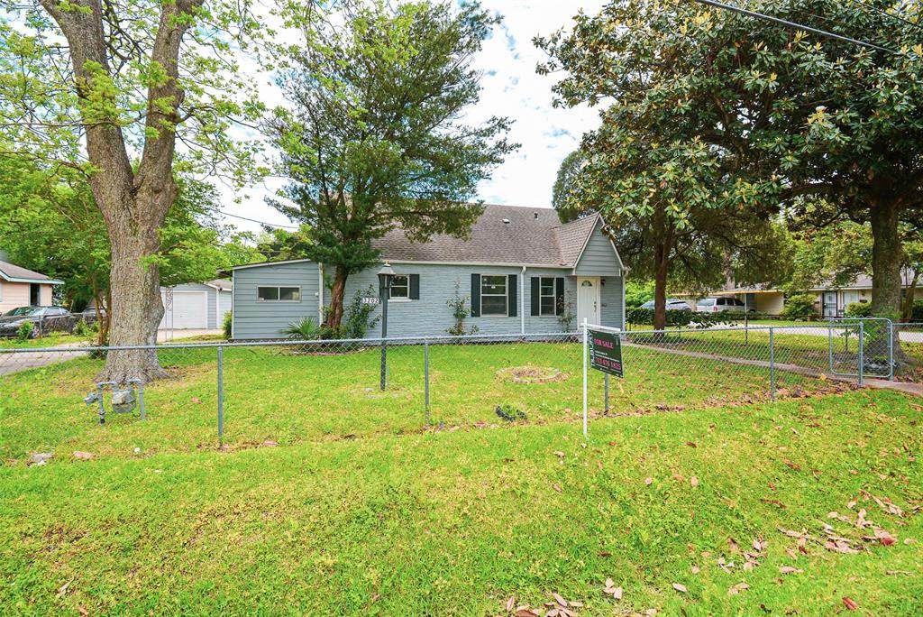 3202 Melbourne Street - Photo 1