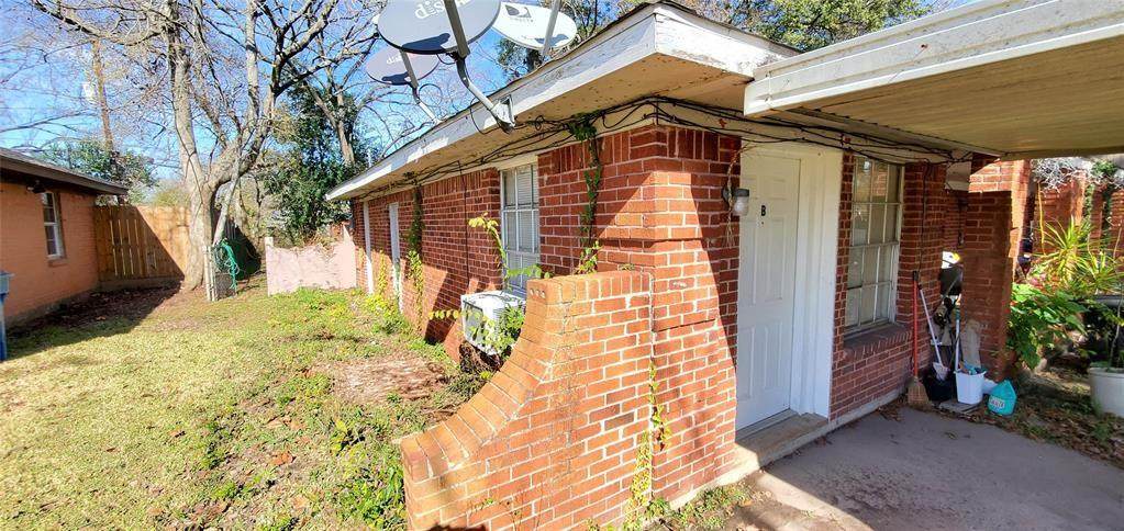 2825 Cromwell Street - Photo 1