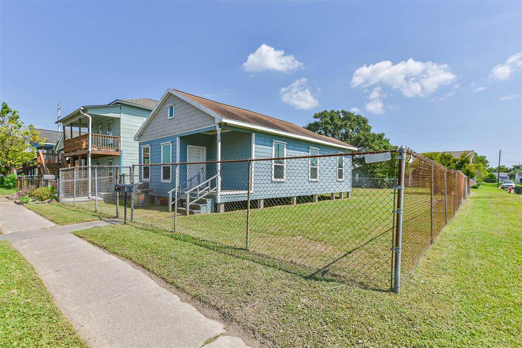 5327 Avenue M - Photo 1