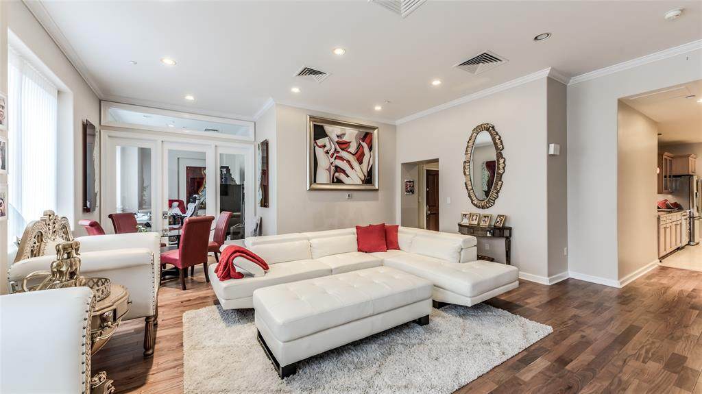914 Main Street - Photo 1