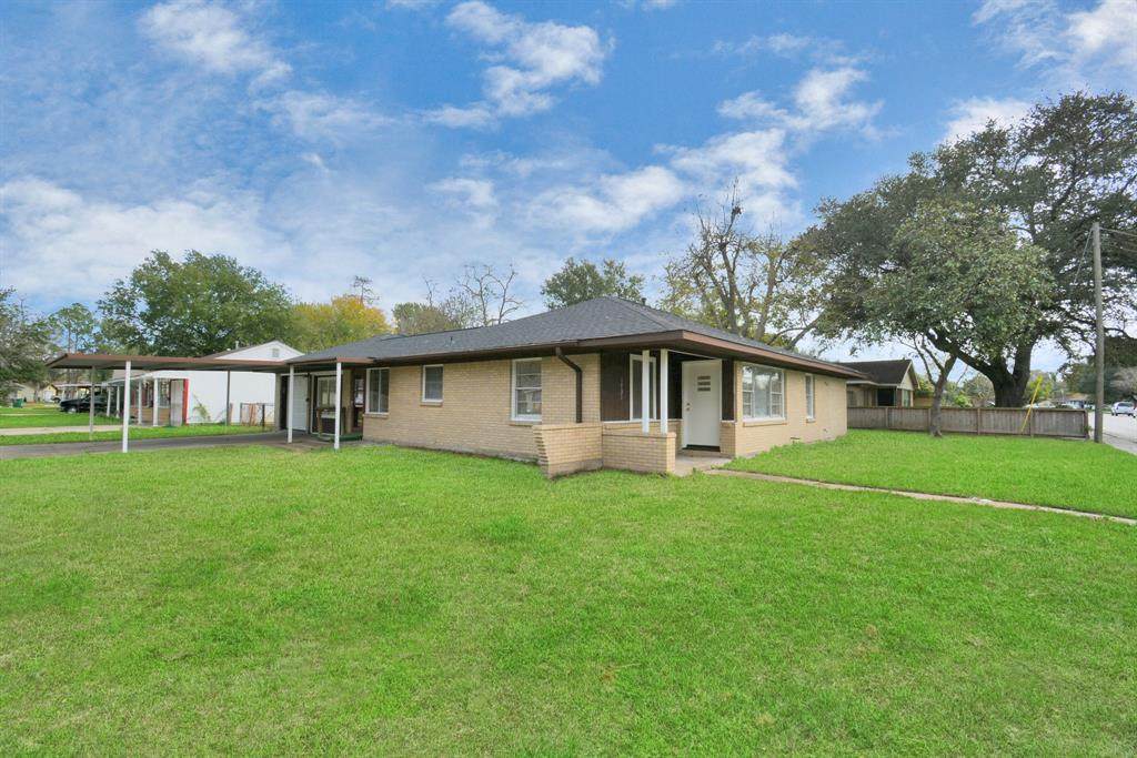 1731 Pasadena Boulevard - Photo 1