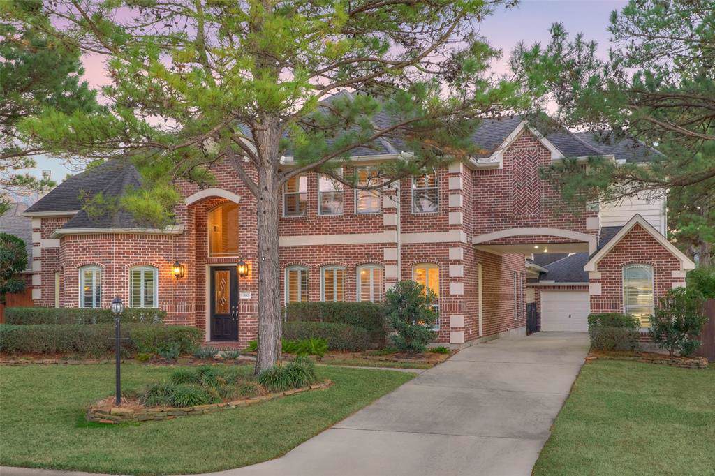 390 Wedgewood Drive - Photo 1