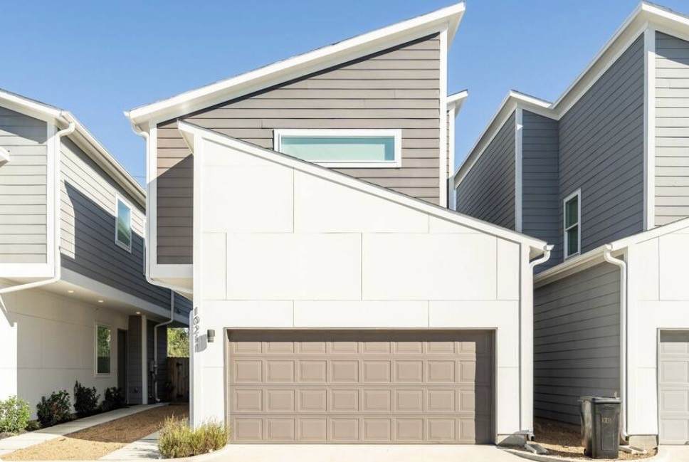 10211 Las Nubes Avenue - Photo 1