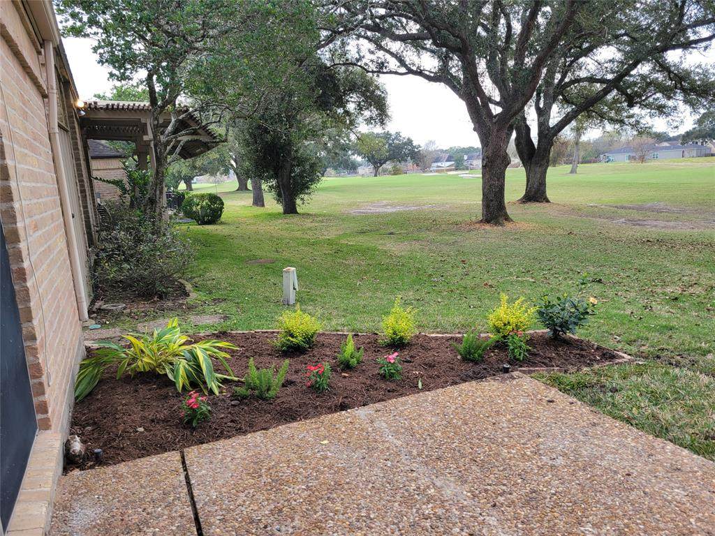 406 Fox Briar - Photo 1