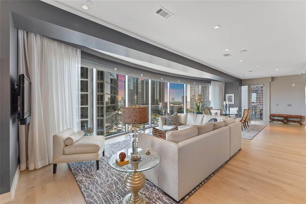 1600 Post Oak Boulevard - Photo 1