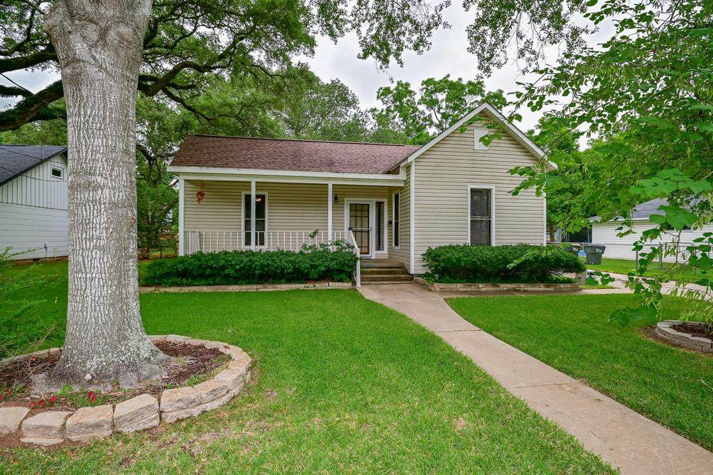 625 4th Street - Photo 1