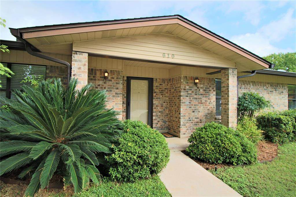 610 Creek Drive - Photo 1