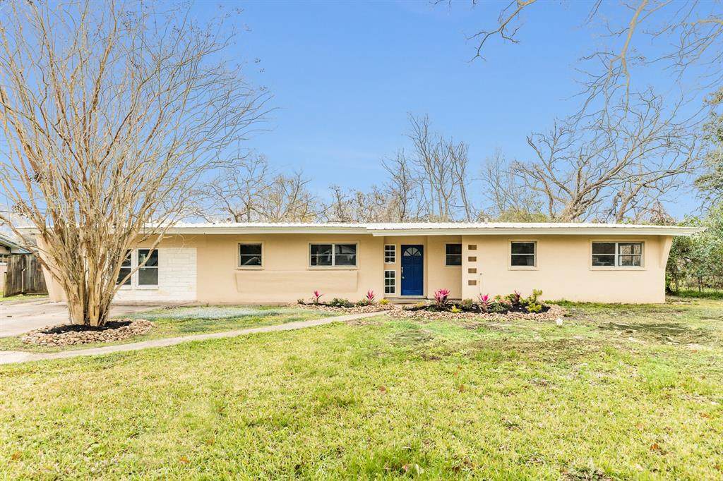 426 Southern Oaks Drive - Photo 1