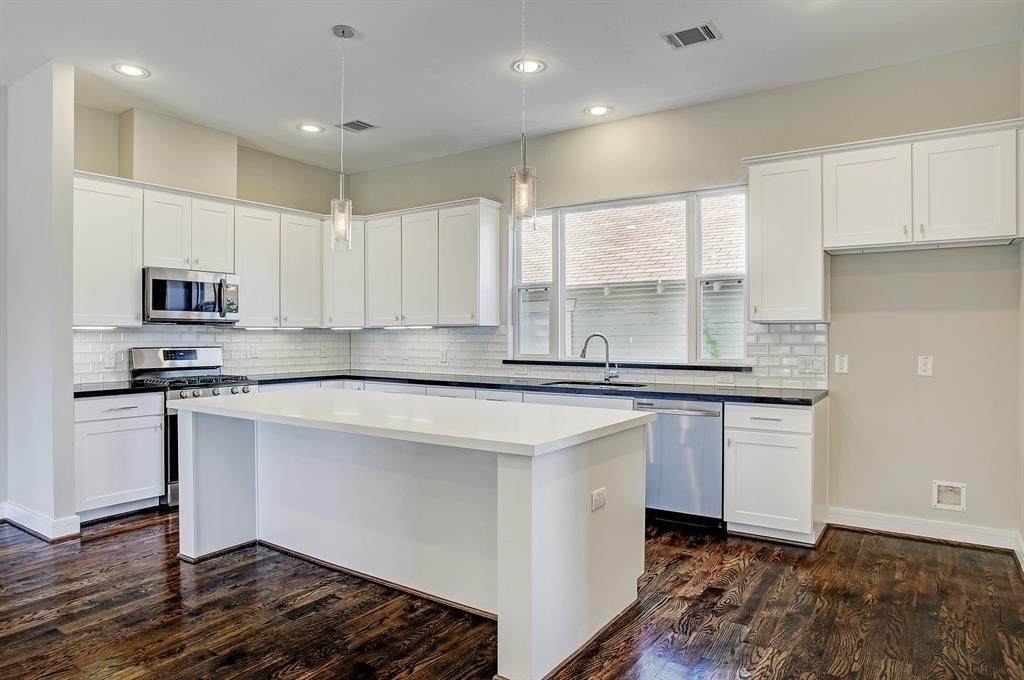 2502 Hadley Street - Photo 1